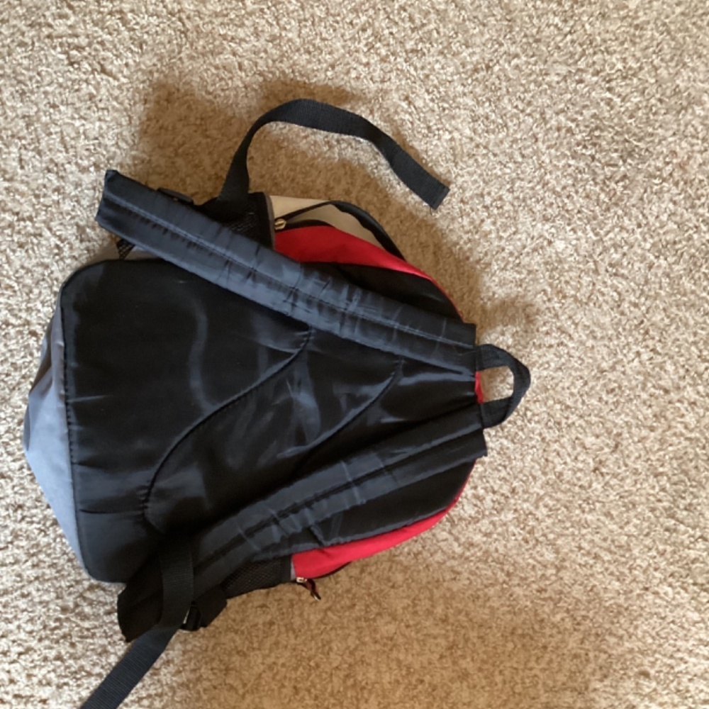 Red backpack - Picture 4 of 4